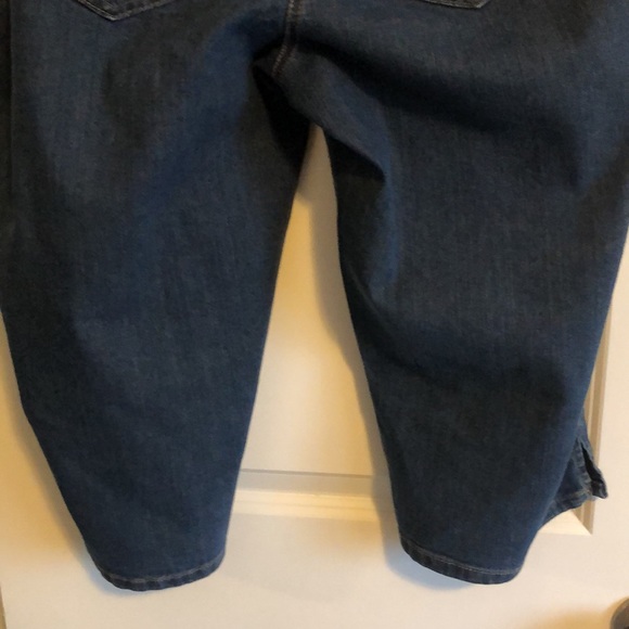 Reitman’s Capris - Picture 5 of 6